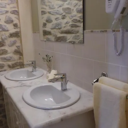 Des Ferrayes Bed & Breakfast Ongles