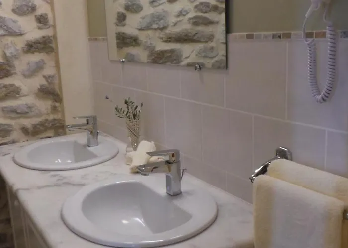 Des Ferrayes Bed & Breakfast Ongles